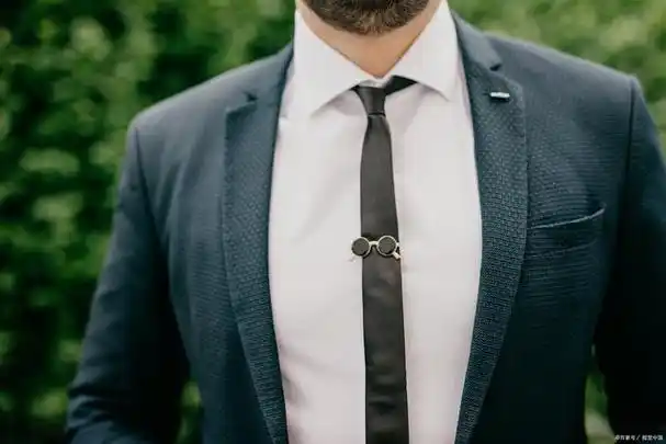 如何用领带搭配西装展现男人魅力?