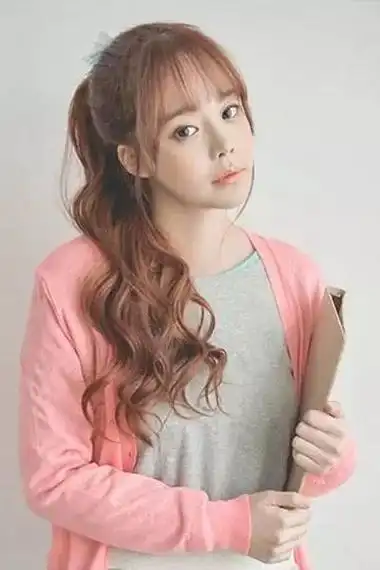 别说长发女生没气质,你永远不知道她扎起马尾有多美!