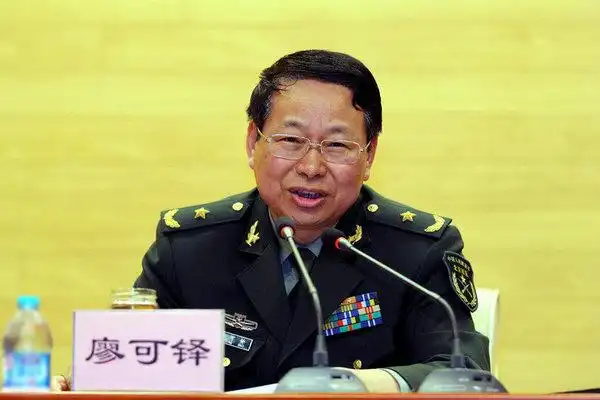 东部战区陆军政委廖可铎不让其他标准打扰战斗力这唯一标准图