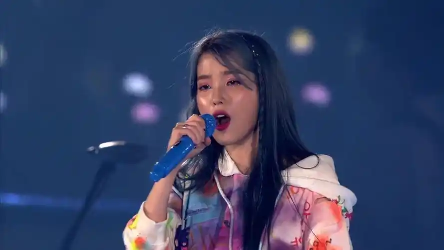 iu_2019首尔演唱会《blueming》4k高清修复_哔哩哔哩_bilibili