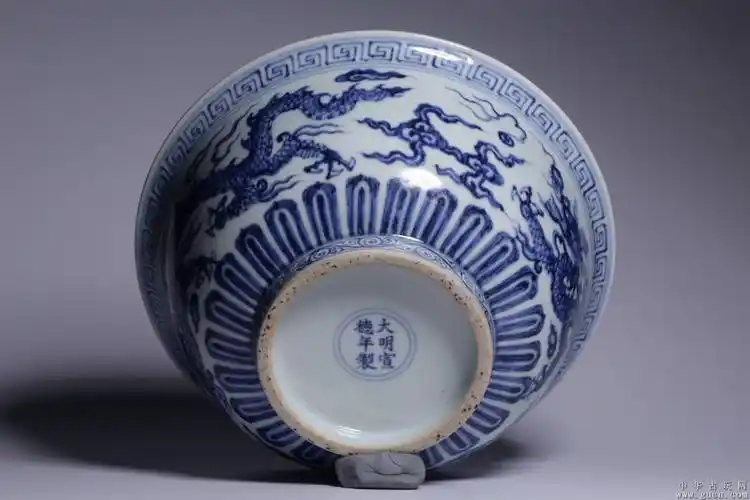 明代,"大明宣德年制"青花云龙花卉纹碗