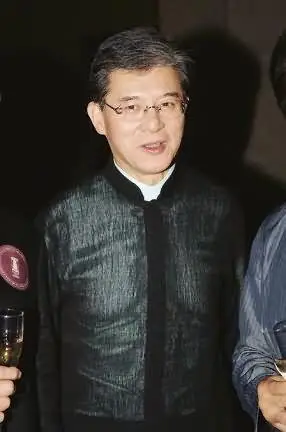 单身后不避嫌 朱玲玲罗康瑞派对上亲密无间(组图)