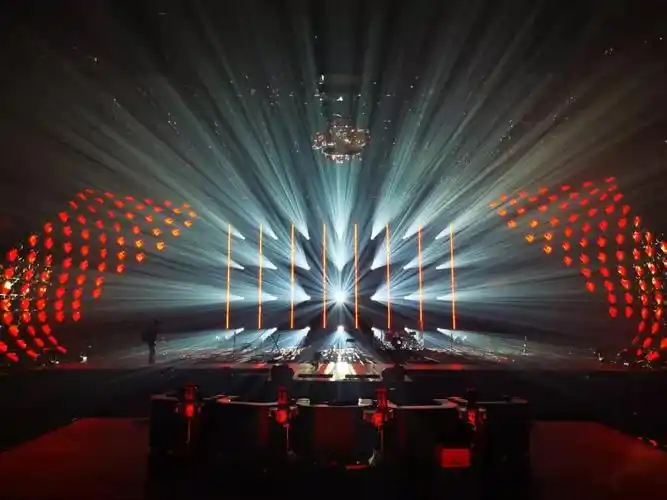 欧玛灯光燃炸《乐队的夏天》_电视节目_工程案例_【官网】舞台灯光