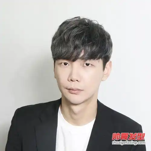 男生潮发型之微卷发型齐刘海微卷烫发图片