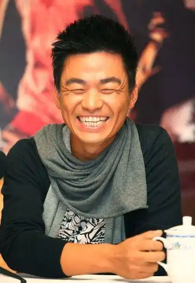 原创结婚不是空穴来风王宝强罕见晒近照笑容满面心情好