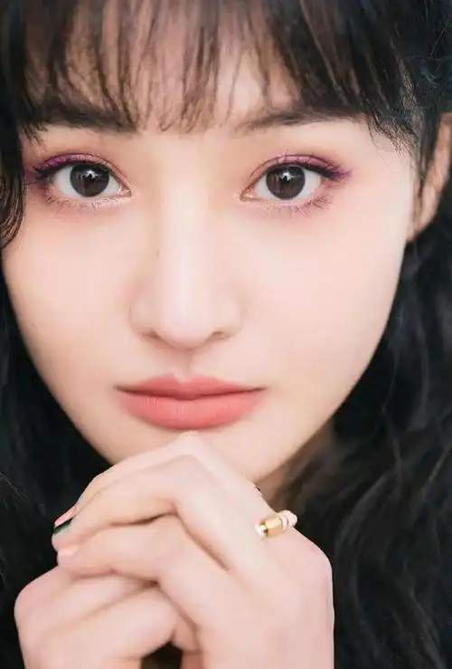 影视明星郑爽写真合集:清新脱俗,美丽动人!