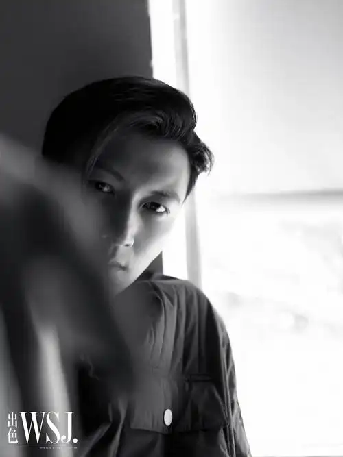 谢霆锋登封《出色wsj.》 眼神坚毅冷峻帅气