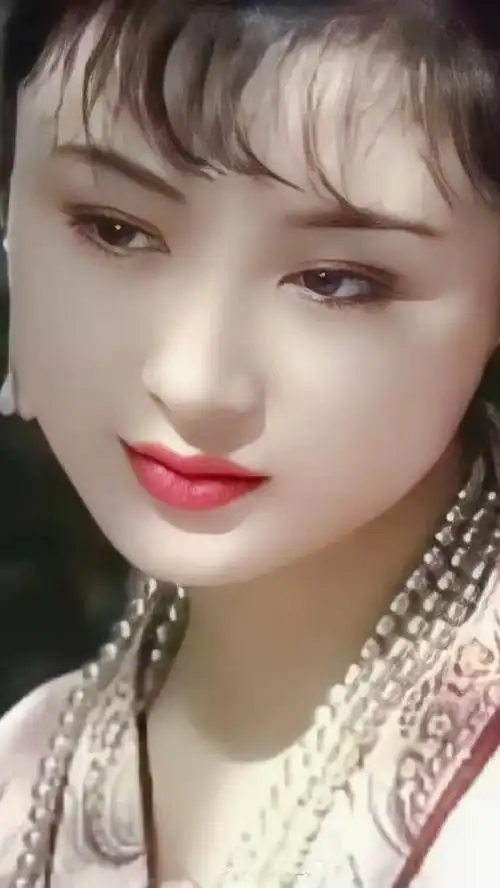 陈红年轻时的颜,那简直连倾国倾城都觉得还不够夸