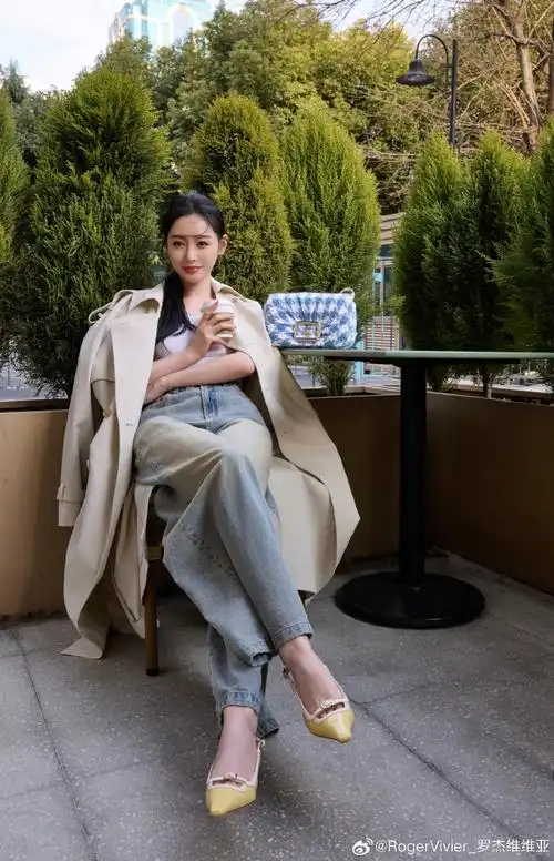 千金一刻#@crystal张天爱搭配#vivchoc泡芙包#及 viv canard 中古鞋