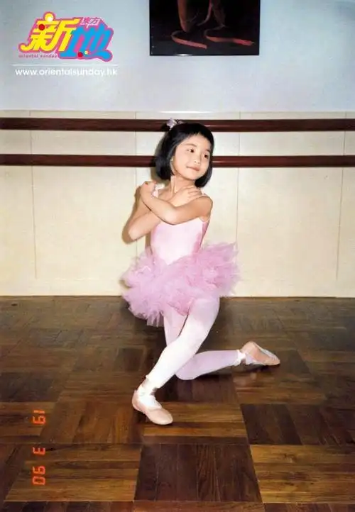 24位女明星童年照公开!头3位完全认不出来 是否位位都是纯天然美女?