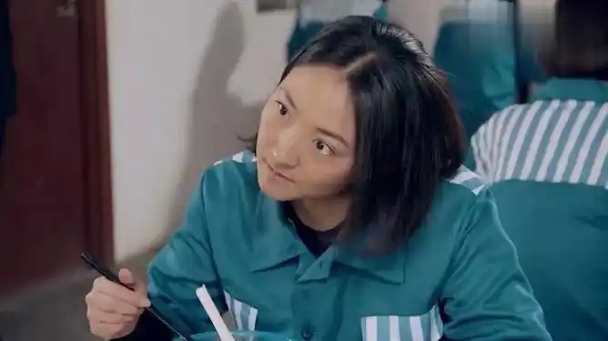 女囚犯故意挑衅谁料唐亚莉直接暴起女囚犯直接吓懵