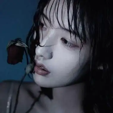 崩溃抑郁黑暗头像女高清唯美一看就让人心疼的头像图片