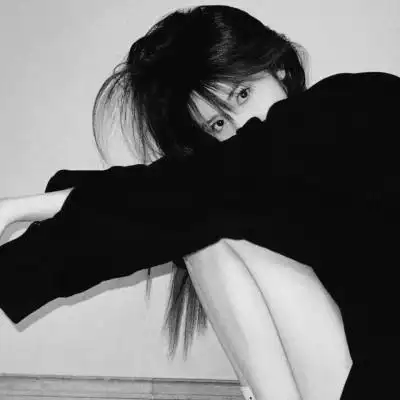 最近特别火的黑白头像女118张_女生头像_头像屋