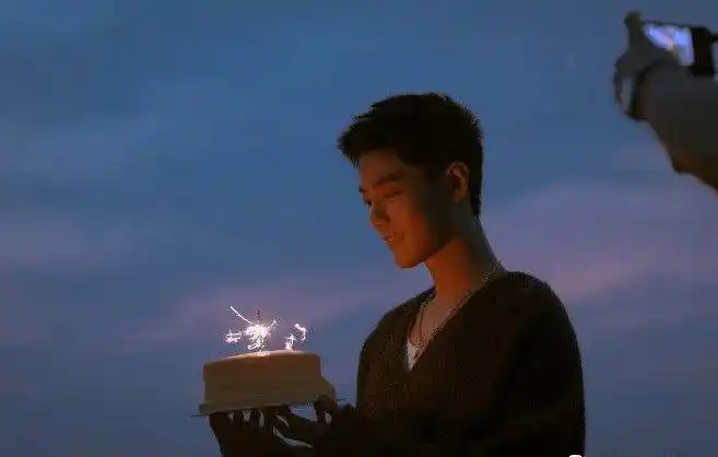 肖战生日写真壁纸_都凉_心声_胖子