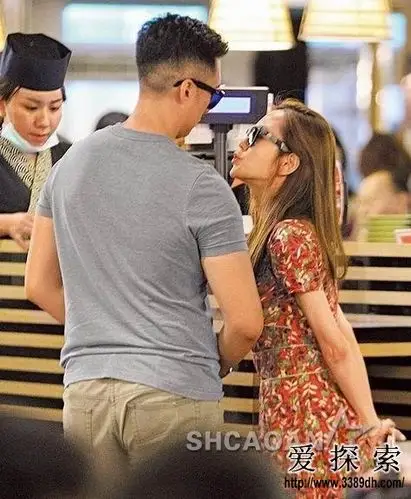 32岁杨千霈七夕约会黄宝世互动变冷-突然当众索吻男友零回应(图)