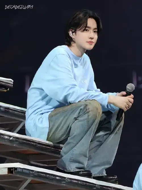 金俊勉珍贵且唯一##金俊勉帅气满分#  240414 exo十二周年见面会