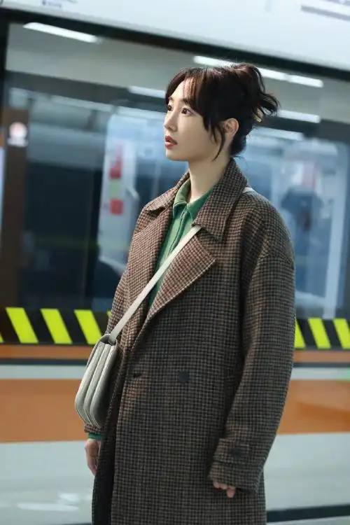 白百何超话开工9615 今日份简冰@白百何剧照新鲜送达今晚19:30