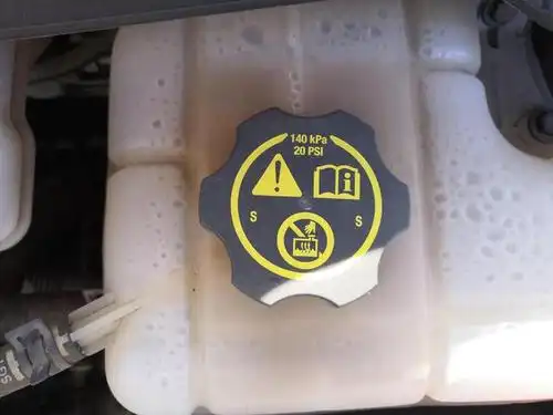 发动机冷却液注入口标记.