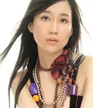 《非亲姐妹》演员