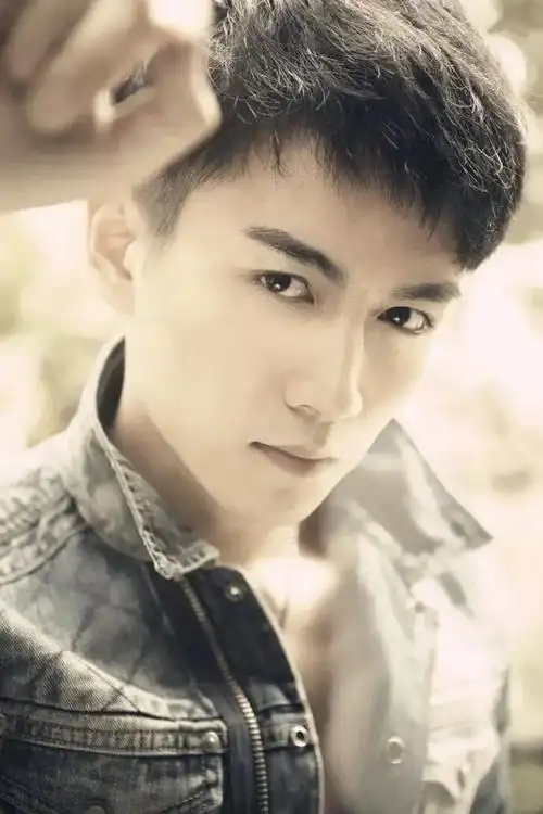 陈晓年轻时的脸什么水平?