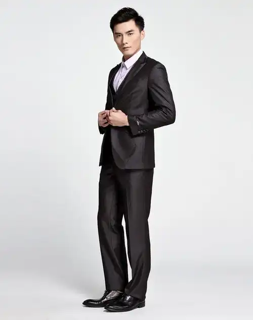 > 男装深灰色西服套装 马夹三件套