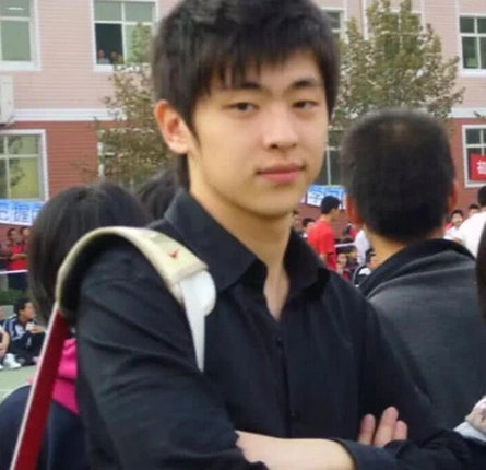 邓伦罕见老照片:图2青涩,图4非主流,图5意外撞脸乔任梁!