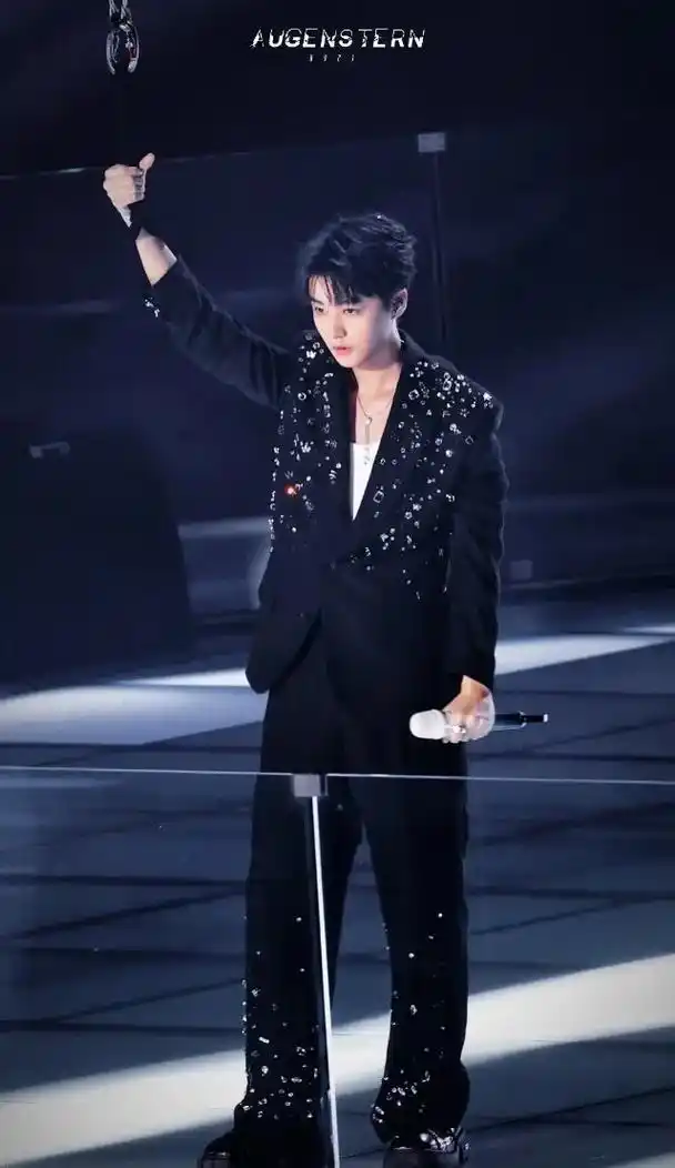 一些跨年晚会的图片～#王俊凯 #王俊凯让人心动的n个瞬间 # - 抖音