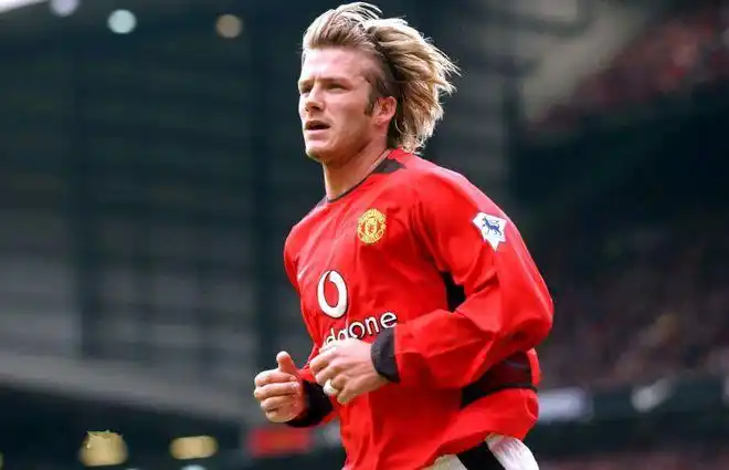 很秃然45岁贝克汉姆面临巨大危机植发手术也拯救不了他