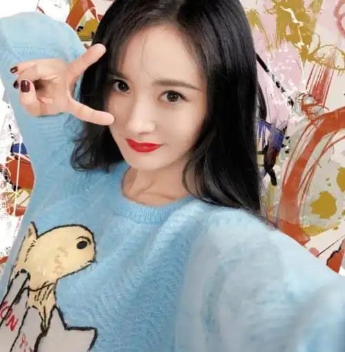 杨幂一碗水没端平接连回复3条微博可迪丽热巴高伟光全没份