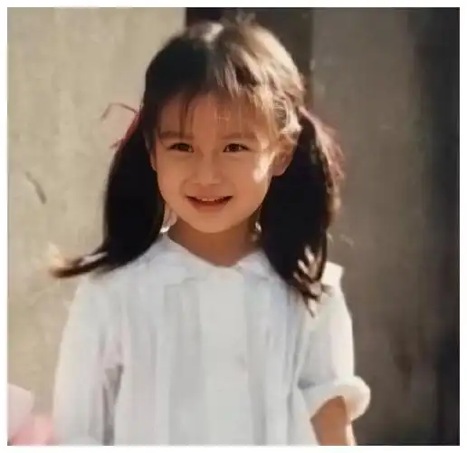 15张当红明星童年照,帅气的陈伟霆,肉肉的胡歌,当童星的杨幂