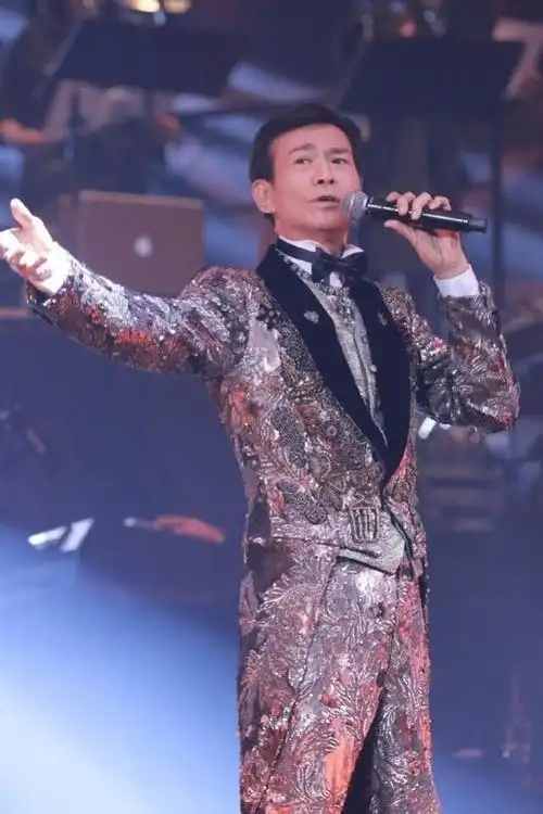 76岁郑少秋不服老!常年戴假发风度翩翩气质儒雅,真是帅了一辈子