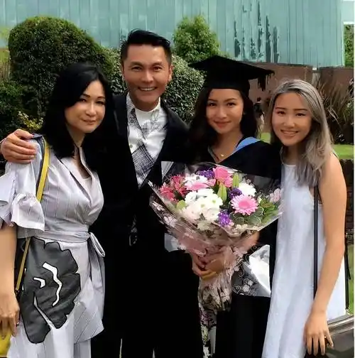 帅过黎明郭富城,巅峰期高调结婚,如今沦为糊咖的他,可太幸福了