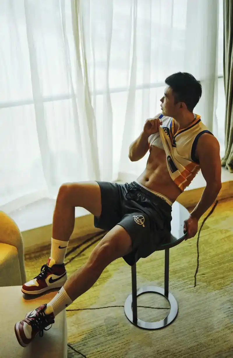 有人问有没有全见版?你猜90#艺术生 #痞帅 #肌肉男养成中 - 抖音