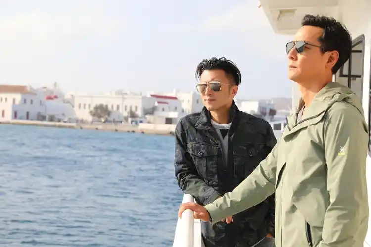 谢霆锋坦承做饭改善家庭 吴彦祖现身开启《锋味》之旅