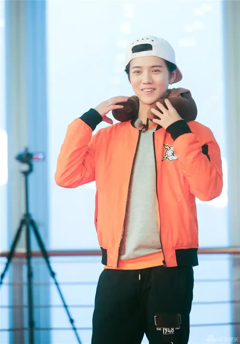 组图:鹿晗曝跨年有神秘项目 加入跑男解放天性_高清图集_新浪网