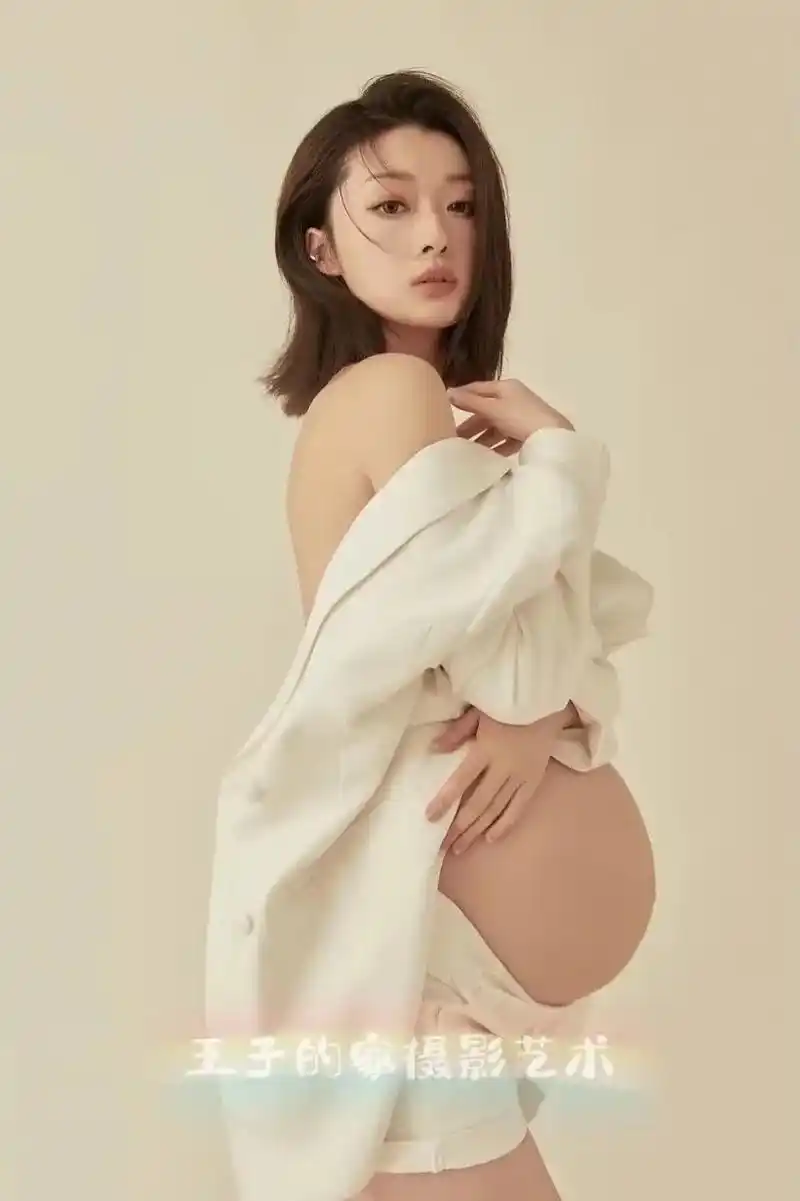 孕妇照.比较前卫的辣妈们可以尝试的一组孕照,飒飒的,做个很哇 - 抖音