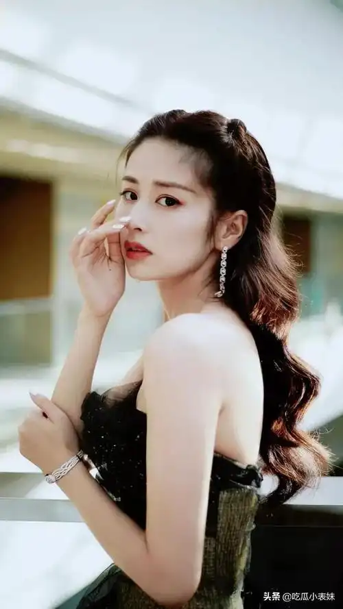 颖儿时尚靓丽魅力四射