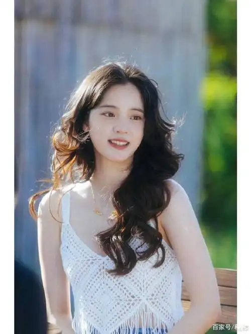 00后女星欧阳娜娜夏日写真超靓!雪肤玉貌美得不可方物