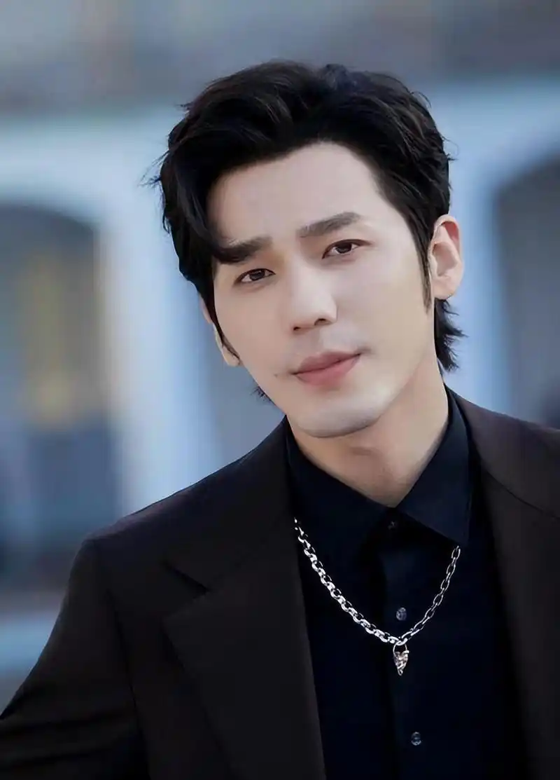 小鲜肉们的时尚风范 小鲜肉们的时尚风范引发了不少网友的和讨论.