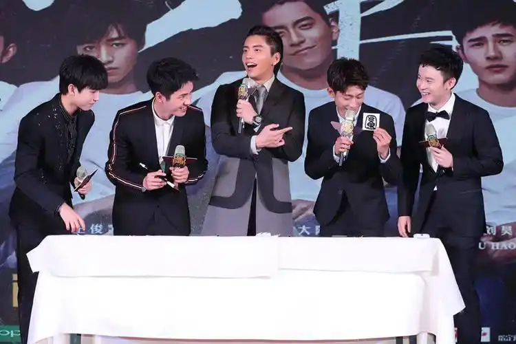 《高能少年团》王俊凯刘昊然董子健张一山王大陆合体现身有爱互动