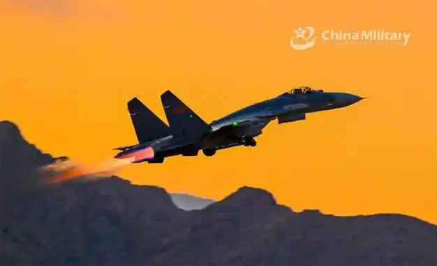 某王牌部队,改装新员完成首次夜航单飞|战机|战斗机|歼-11bg_网易订阅