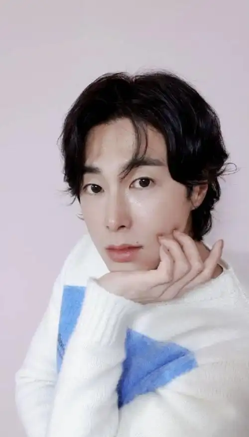 郑允浩超话#祝贺郑允浩solo2初动破15万#210214 允浩ins更新happy