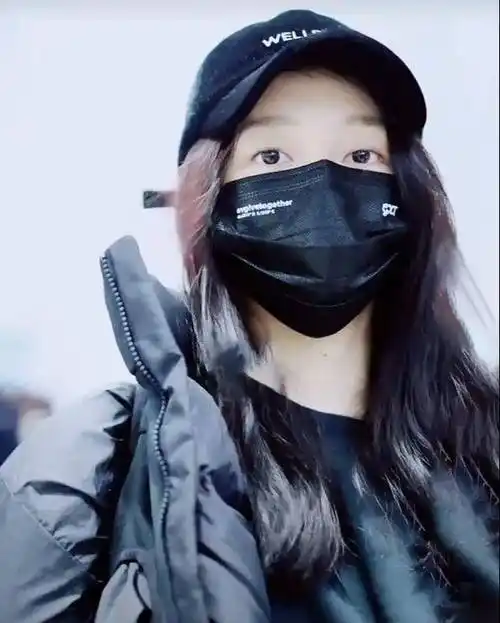 鹿晗关晓彤去同家店吃卤煮,佩戴同款口罩_美食_网友_感情