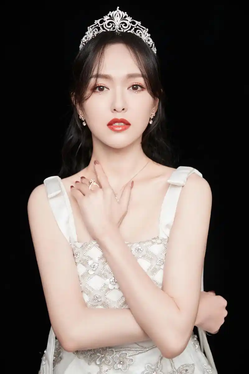 当前位置:>首页>图片大全>明星>唐嫣精致优雅写真图片> ( 1 / 9 )