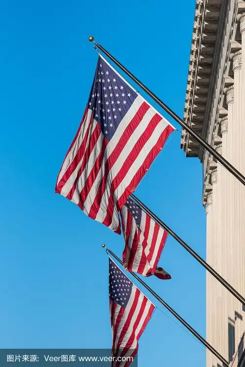 美国商务部大楼上飘扬的美国国旗