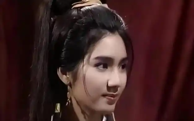 黎燕珊就是那个年轻时候超级美丽动人的亚洲小姐冠军!