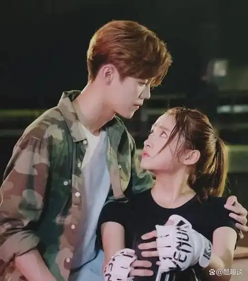 甜蜜不停歇!关晓彤零点祝福鹿晗,七年如一日的爱情传奇!