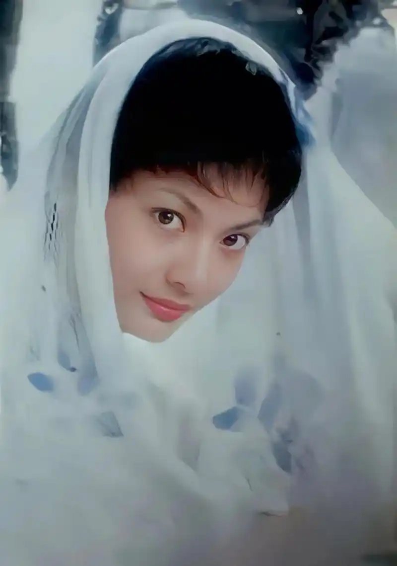 gif创作人# 夏冰心,70年代末期香港凤凰影业公司女演员,是《大众涤鞍