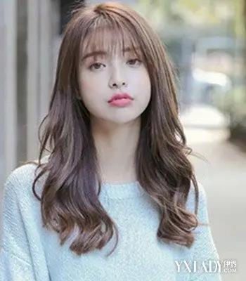 女生发尾微卷长发发型精选 时尚靓丽不俗气