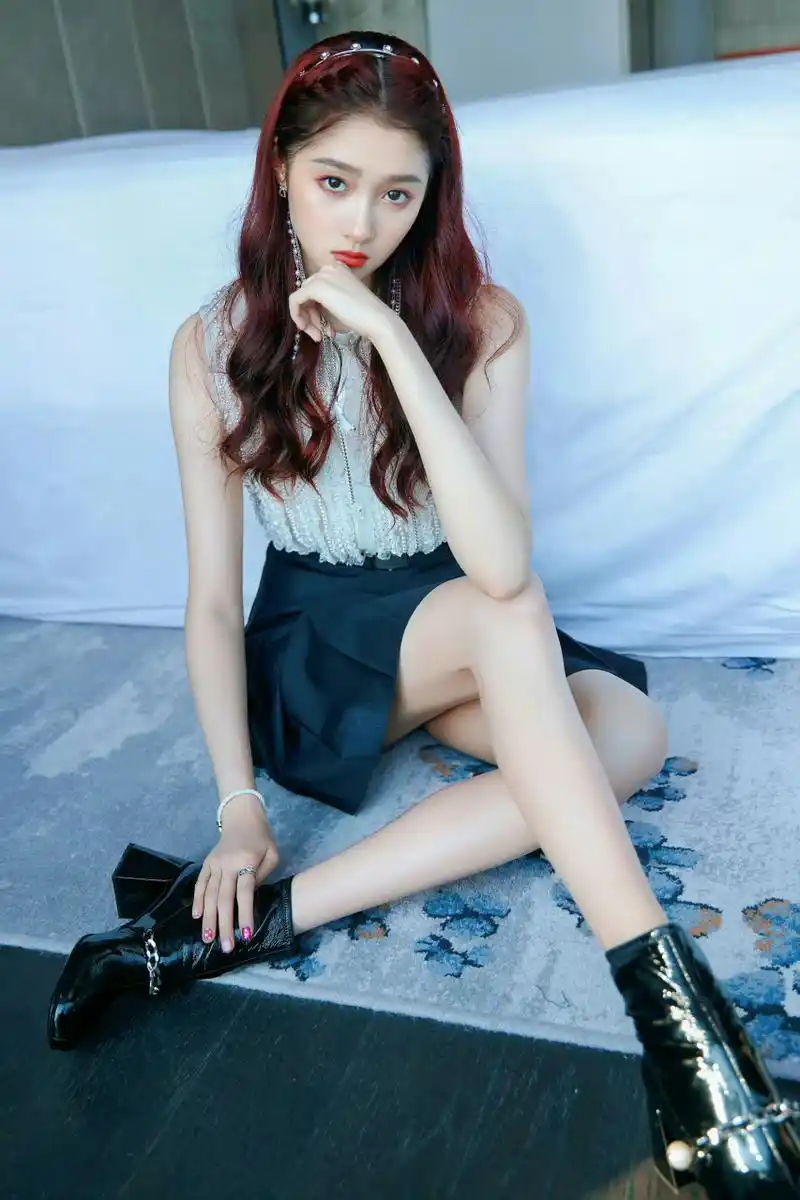 关晓彤写真照,网友:终于get到关晓彤的颜了!#娱乐最前沿